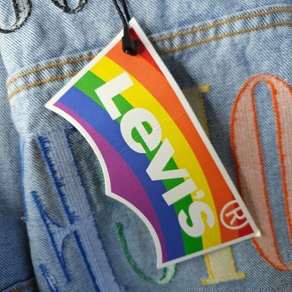 Levis Pride Denim Trucker Jacket Use Your Voice LGBTQ Rainbow Size Medium NEW - Picture 6 of 9